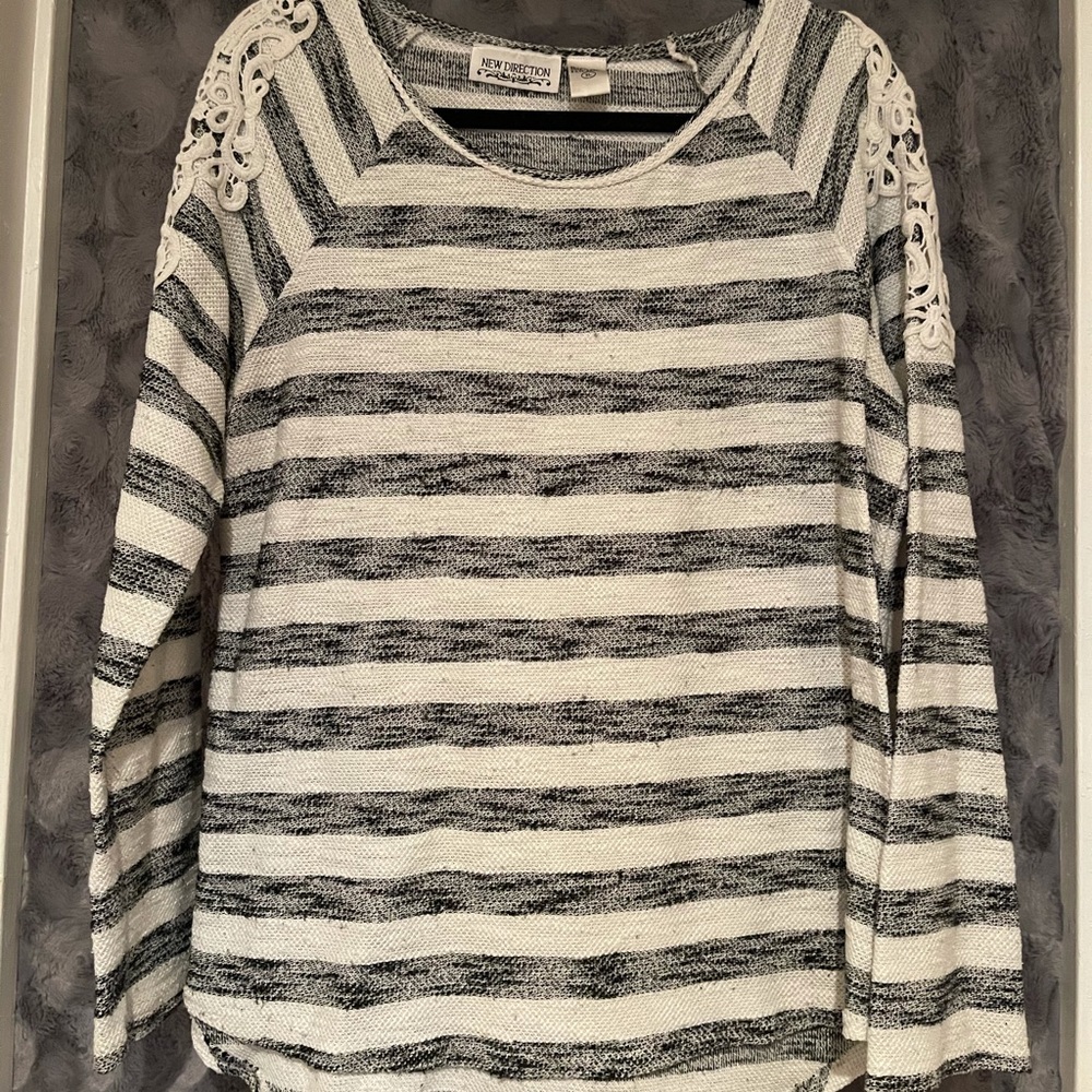 New Direction lace sleeves sweater